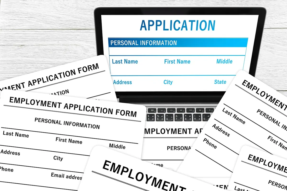 LinkedIn Easy Apply vs Company Career Page: Where to Apply for Better Results